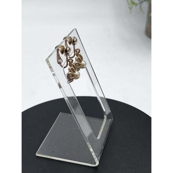 Avon Vintage Faux White Pearl Flower Drop Dangle Gold Tone Clip On Earrings - Picture 5 of 16